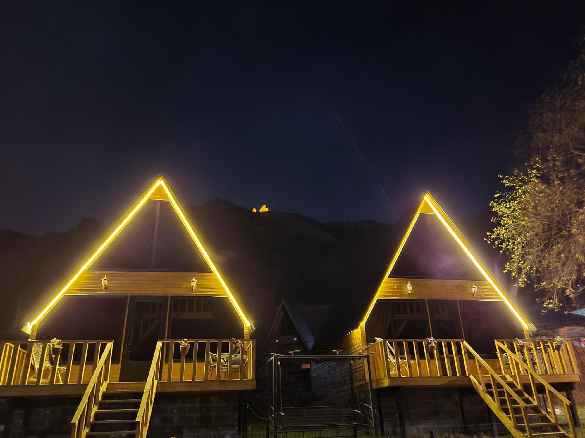 Pine Chalet Kazbegi Exterior foto